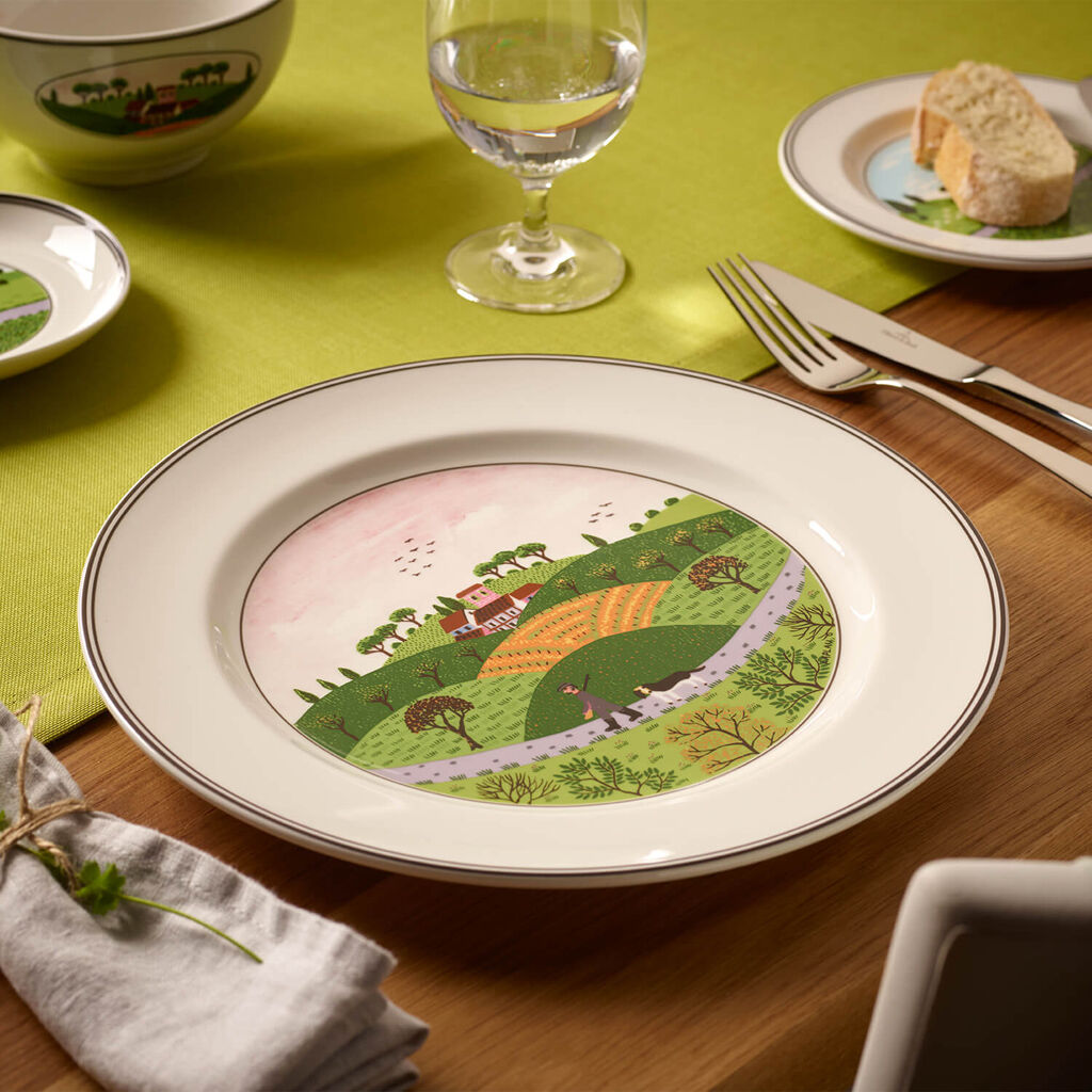 Design Naif Dinner Plate #6 – Hunter & Dog