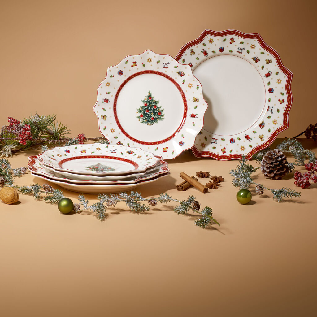 Toy’s Delight Set of Plates, 8 pieces